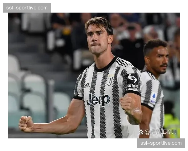 拜仁慕尼黑公布欧冠次回合前大名单，穆西亚拉伤愈归队。