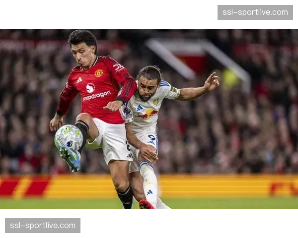 利桑德罗·马丁内斯红牌瞬间：拉扯勒温头发VAR介入判罚